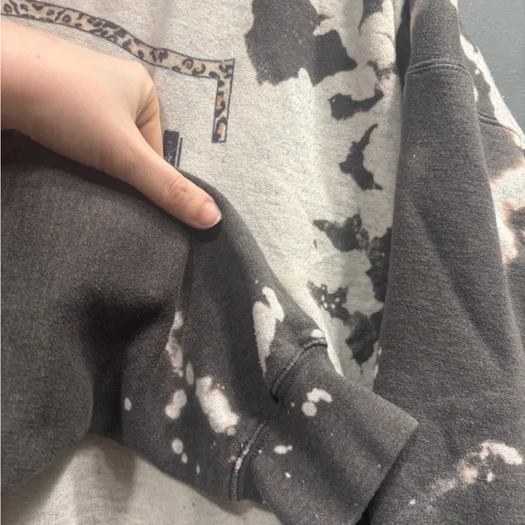 Morgan Wallen Gray & White Tie-Dye Concert Tour Country Graphic Crewneck - Picture 4 of 4